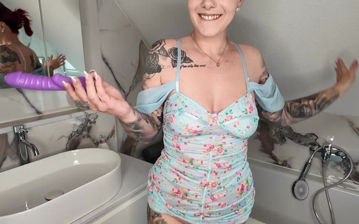 Nina Devil: Min nya leksak! Jag testade min nya dildo i mitt...
