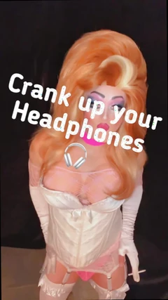 Shelly & Ginger seksspelletjes muziekvideo rokend verdampend anaal spel