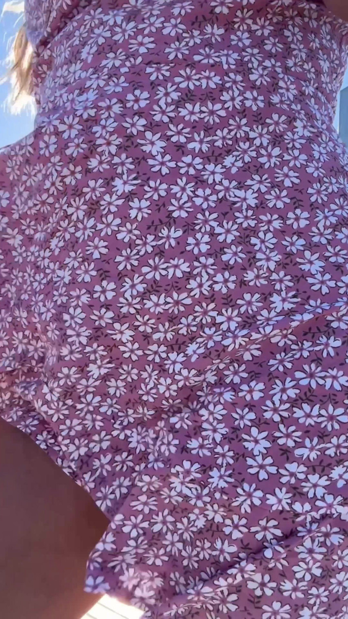 Emma Voyeur: 보지와 젖탱이를 노출하는 소녀 No 팬티 공개 모음집