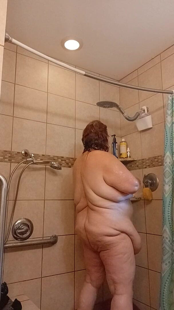 BBW nurse Vicki adventures with friends: All sweaty nurse Vicki needs shower