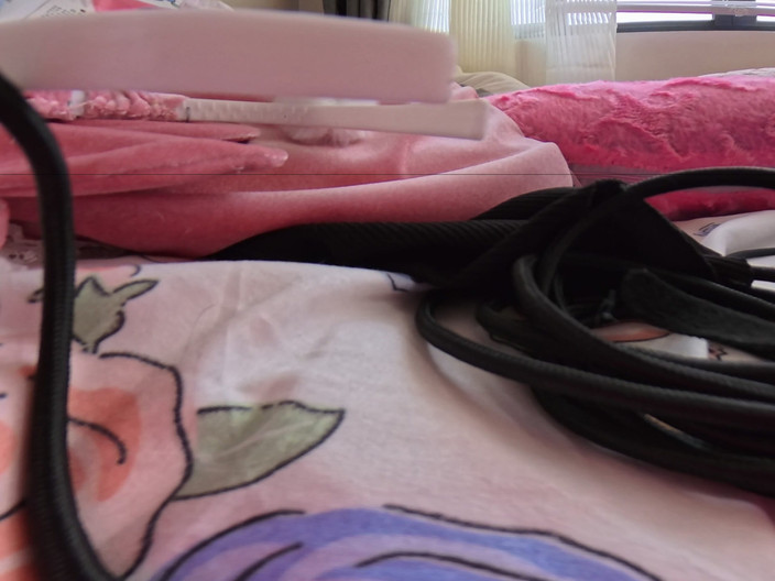 Aiko Maine: 360 देखने का बिंदु: आपका भरवां खिलोना मुझे अनबॉक्स देखता है और धीरे-धीरे नए कपड़ों के लिए कपड़े उतारता है