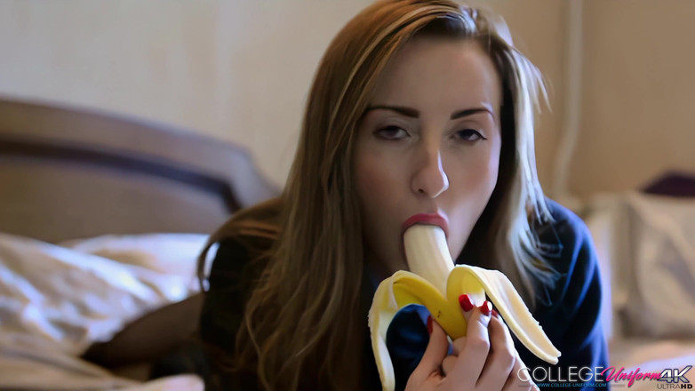 College Uniform: Top banane avec Sophia Smith