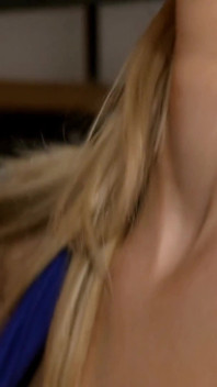Une sodomie torride baise le cul parfait d’une belle MILF blonde