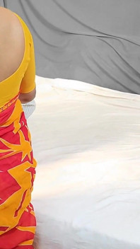 Indian Desi Bhabhi Fucking Delivery Boy in Doggy Style Wearing Saree While Her Husband Is Out of Town