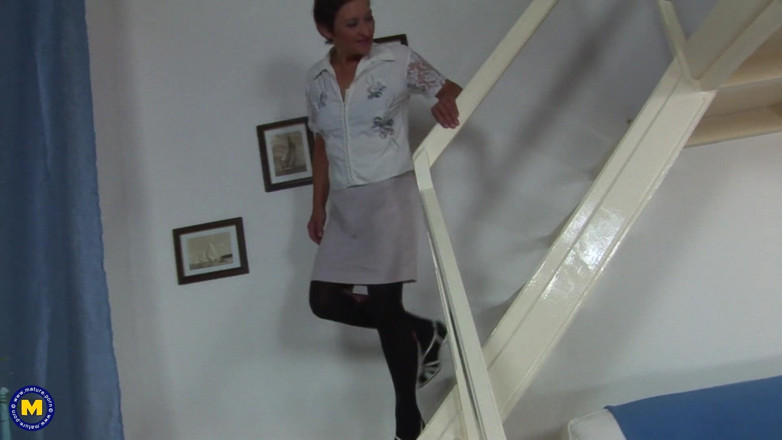 Mature NL: Doamna mai în vârstă excitată are parte de o ejaculare înăuntru