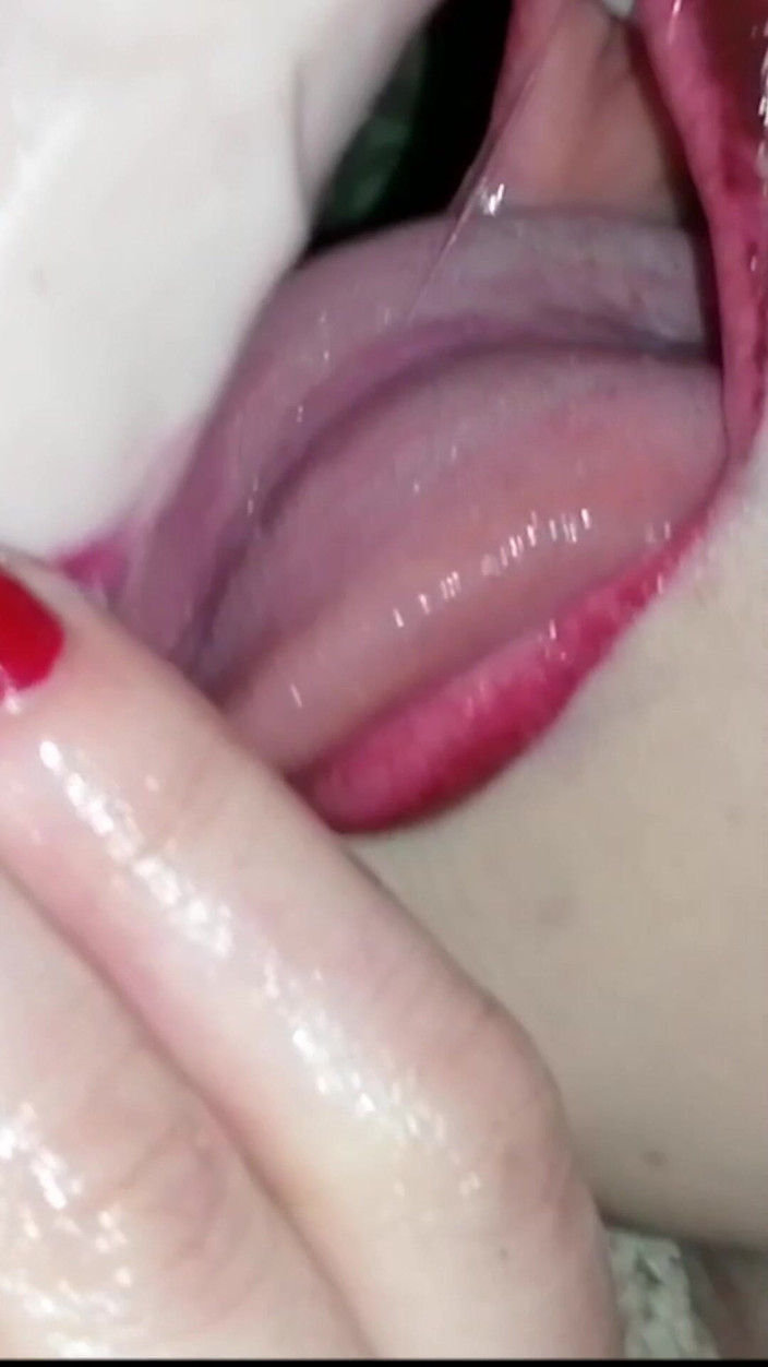 My Fetish Girl: Super buceta. Lábios vermelhos