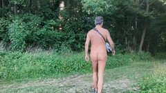 MaleModel: Dejó mi ropa en un árbol y caminé desnuda por el...