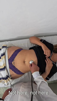 Exame Médico Abdominal por um Clínico Geral.