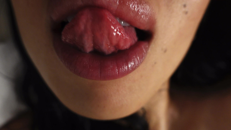 Asmr_mouth: J’adore te lécher en position allongée