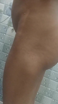 Desi Randi v hotelu na toaletě sex s velkým čůrákem