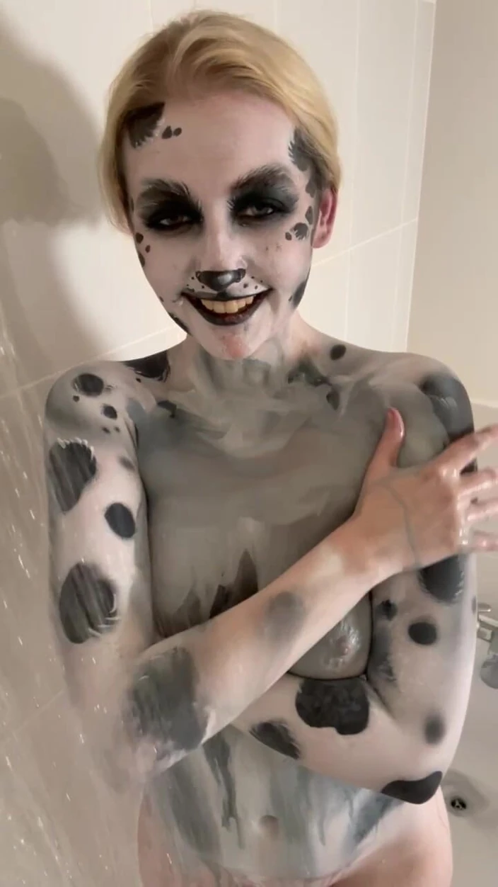 Em Yang: Dalmatian Bodypaint Shower Play