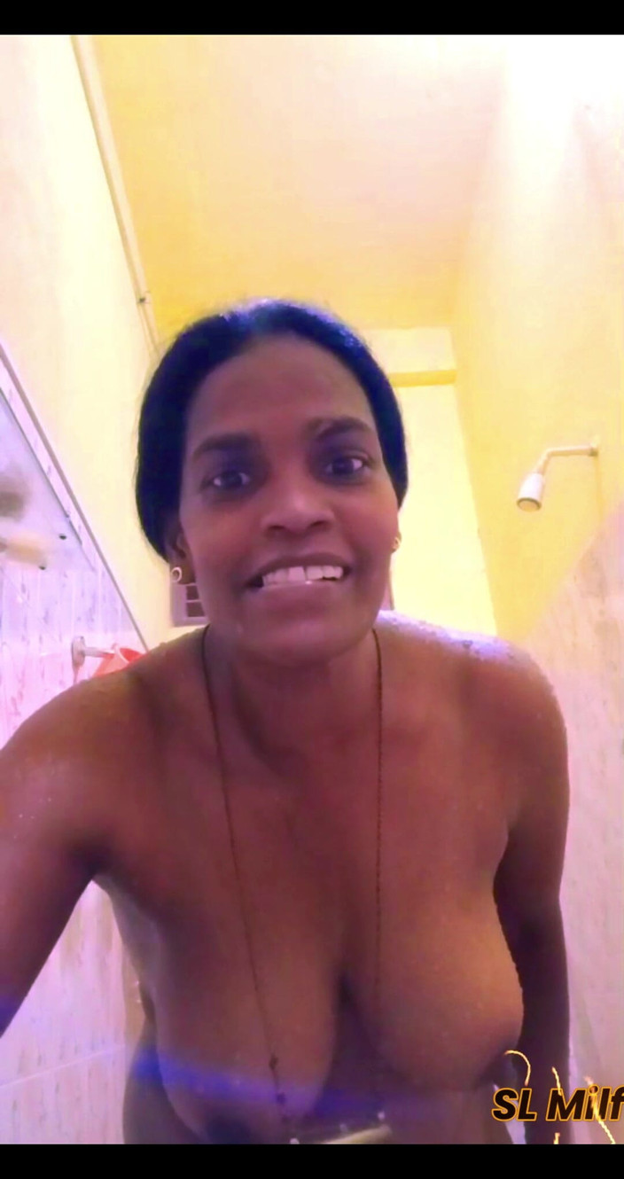 JANAKI: Oi, eu estou no banheiro