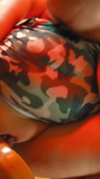 Ogromne cycki MILF podskakują na Wielkim Dildo