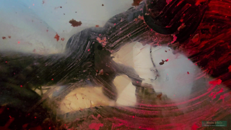 Strict Senz: モニカ・シュミット・バーガーの押し潰し巨人女の吐き出ブーツ崇拝