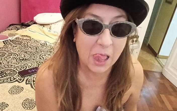Veronica Rossi: Veronica Rossi Official - sympatycznie erotyczny i szaleniec