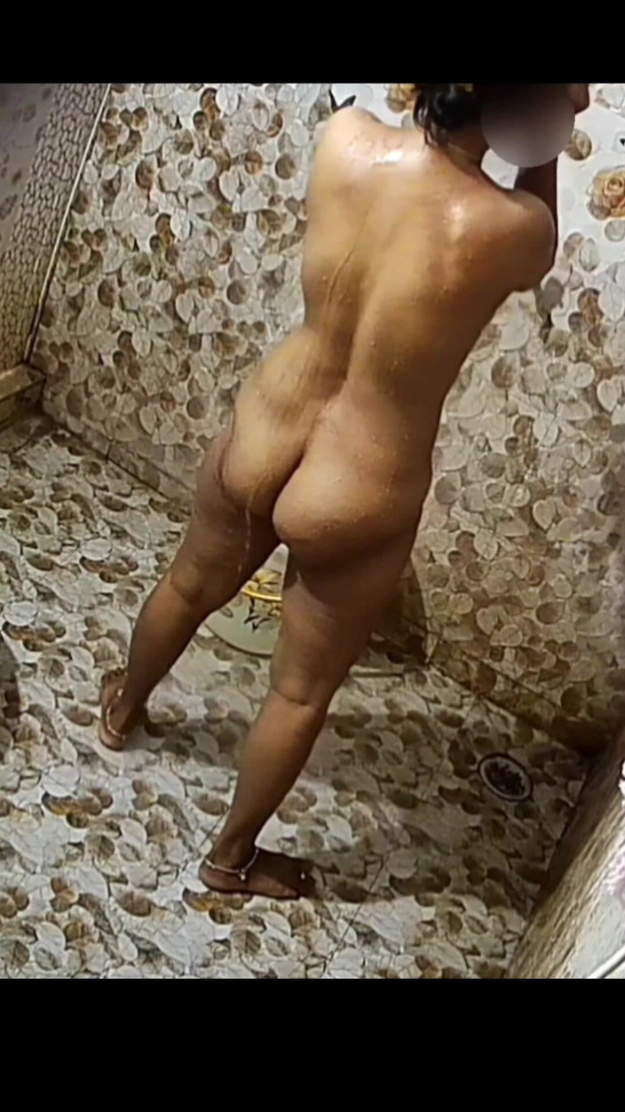 Black & white desicat: Minha esposa vizinha infiel sexy enviou-lhe vídeo de banho nua