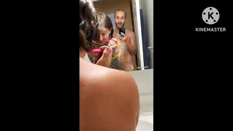 Chloe T Star: 杰克操他的变性人继妹有一天迟到上班