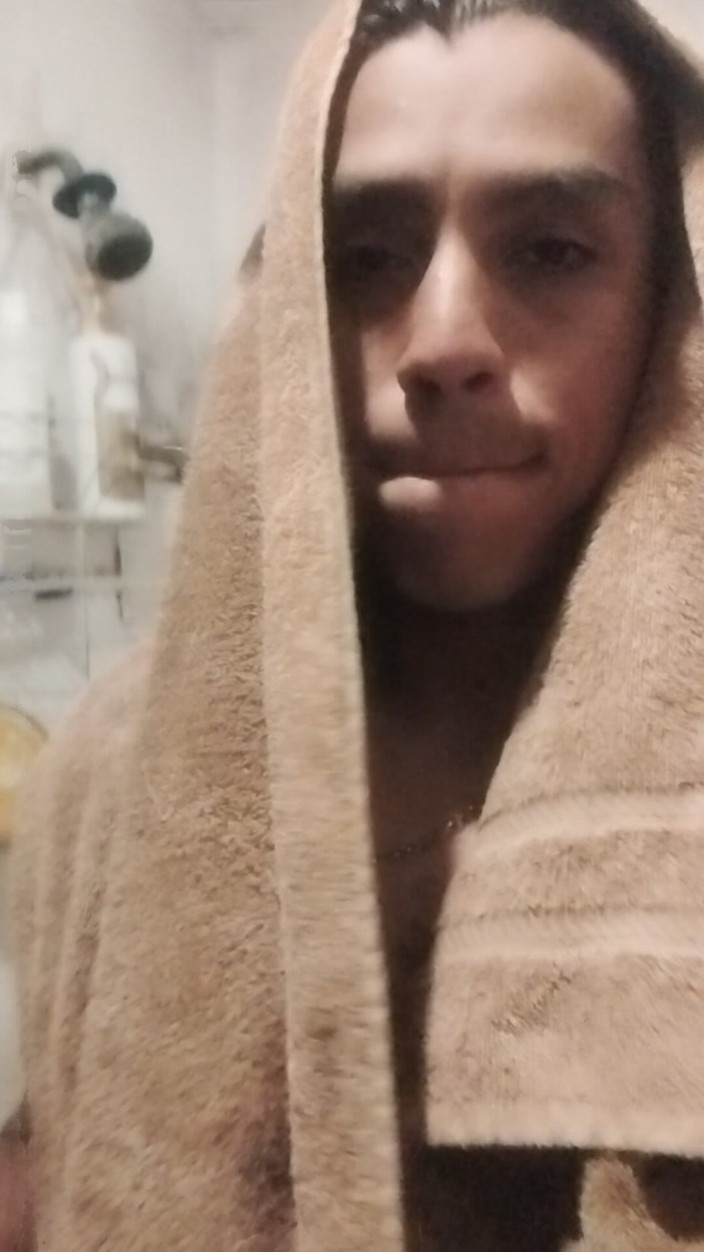 Alex Alejandro: I Come Out of the Shower so You Can See...