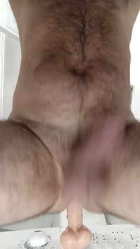 Si scopa il culo con un dildo