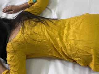 Desifilmy45: インドの美しい継母が本物の義理の息子のハードコアな猫のクソに犯される