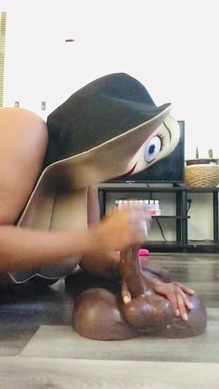 Owie Gold: Brenda Buns rides thick cock lavesh