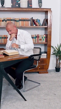Die muschi der stieftochter ist ein offenes buch - teenie-mädchen verführt älteren stiefvater
