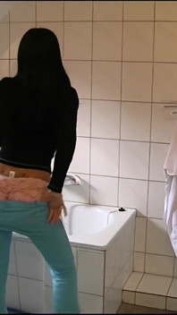 Když jdu k lidem domů, čůrám všude