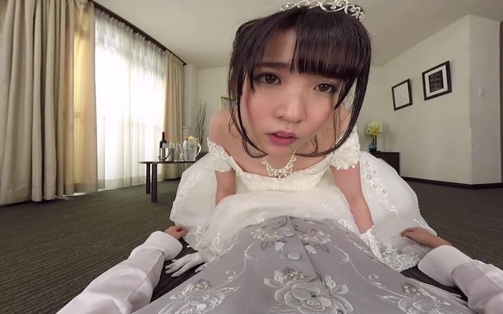 JAV hornyVR: 가운 뒤에서 나는 계속 밀어붙였다... 그녀는 계속 미소를 지으며 - 2