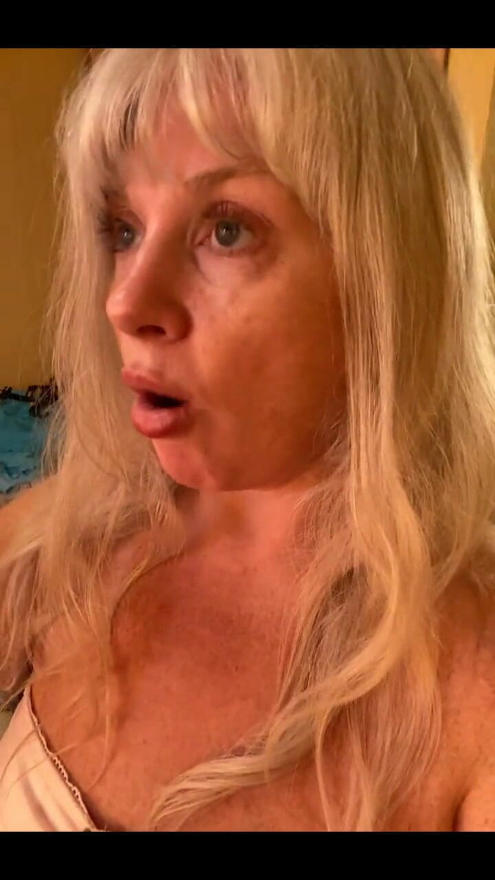 PaintedRose Taboo Femdom Fetish MILF: Dobré ráno v úterý!