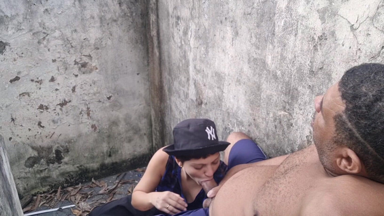 Bebes vagabundas: Ich ziehe die Lesbe an, um für einen Blowjob auf...
