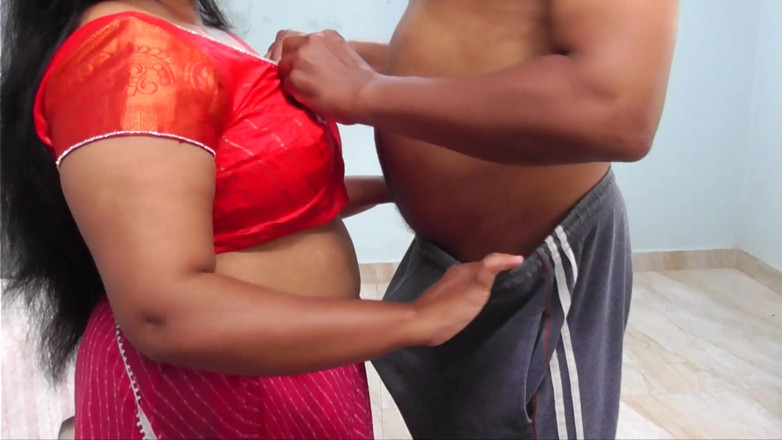 Your Arya: Bhabhi desi India bertetek besar dihisap dikongkek adik ipar dalam...