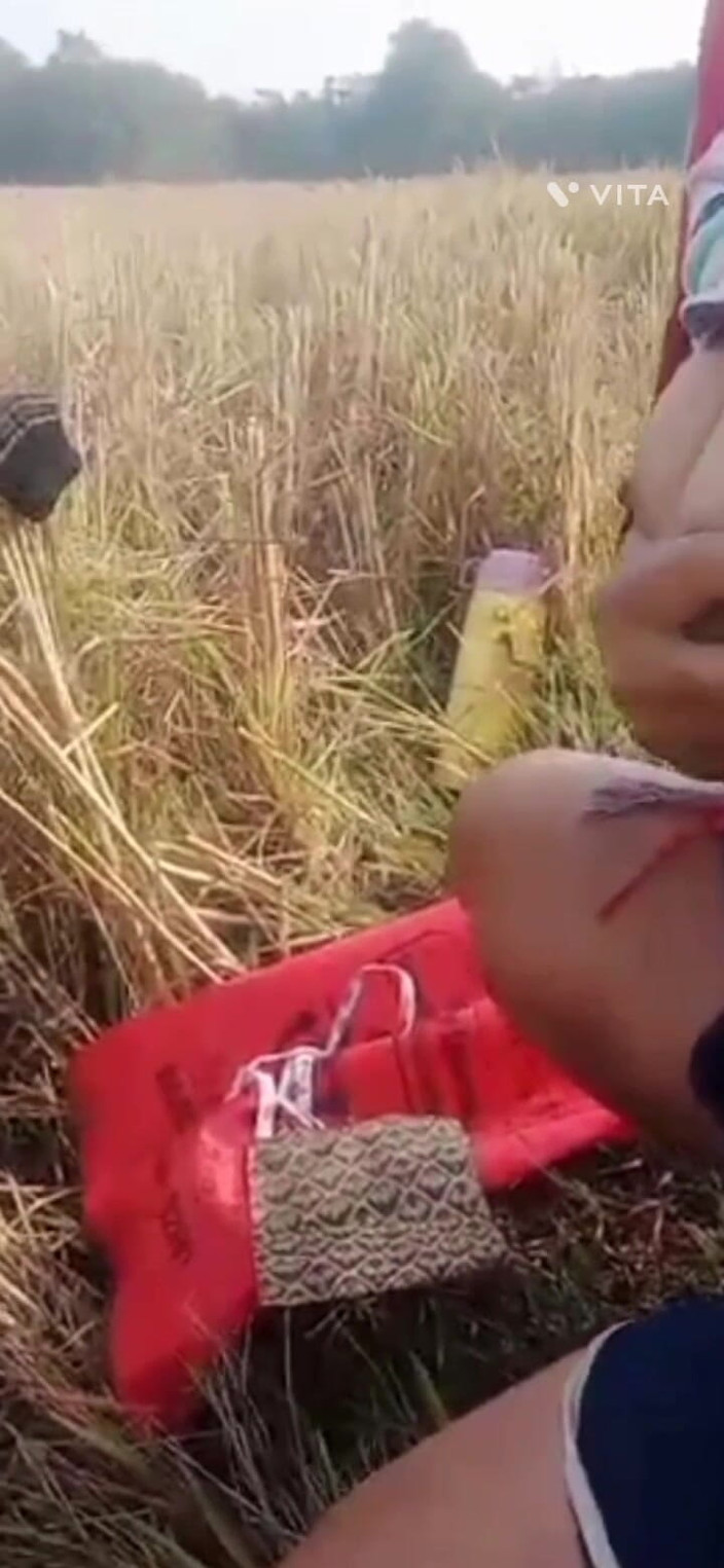 Momib45: Açık yerde çıplak ve parmak