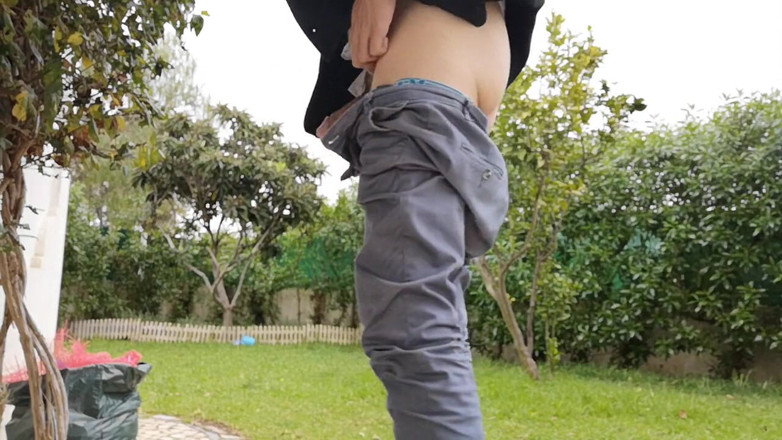 Rafael Torreano: Guy Smoking and Wanking Outside to Beat the Cold