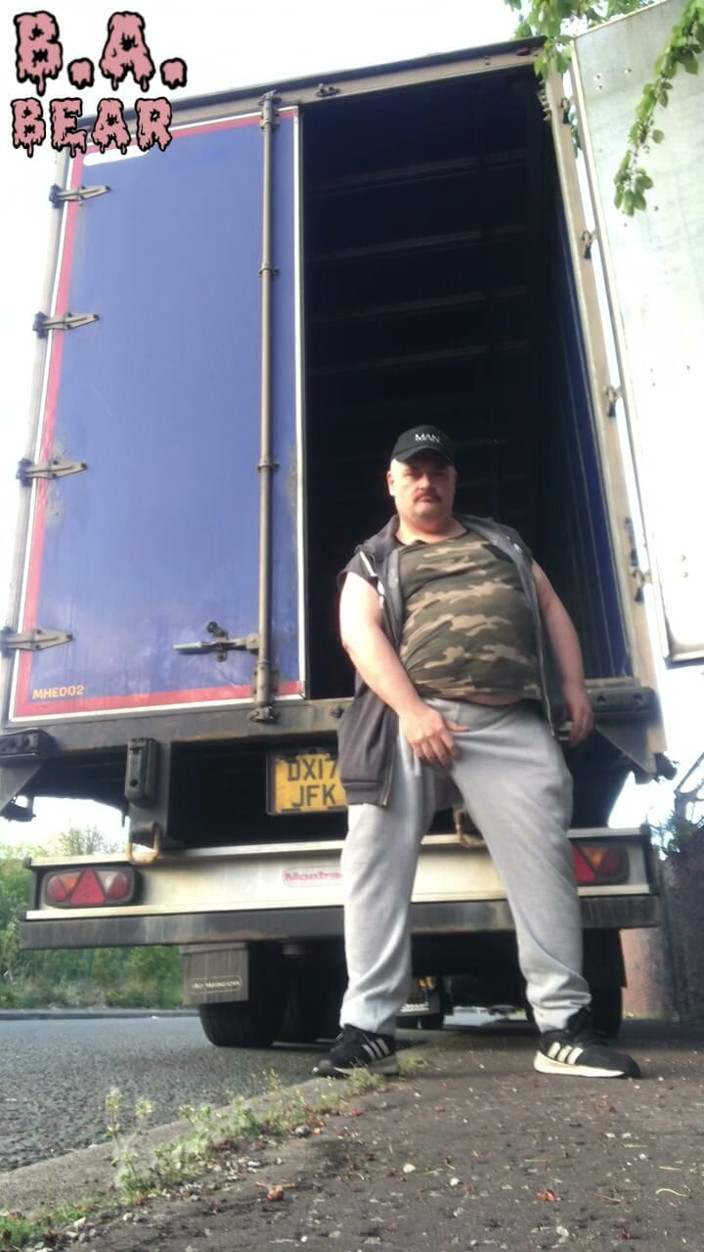 B A Bear: Fat Truck Driver Outdoor Wank