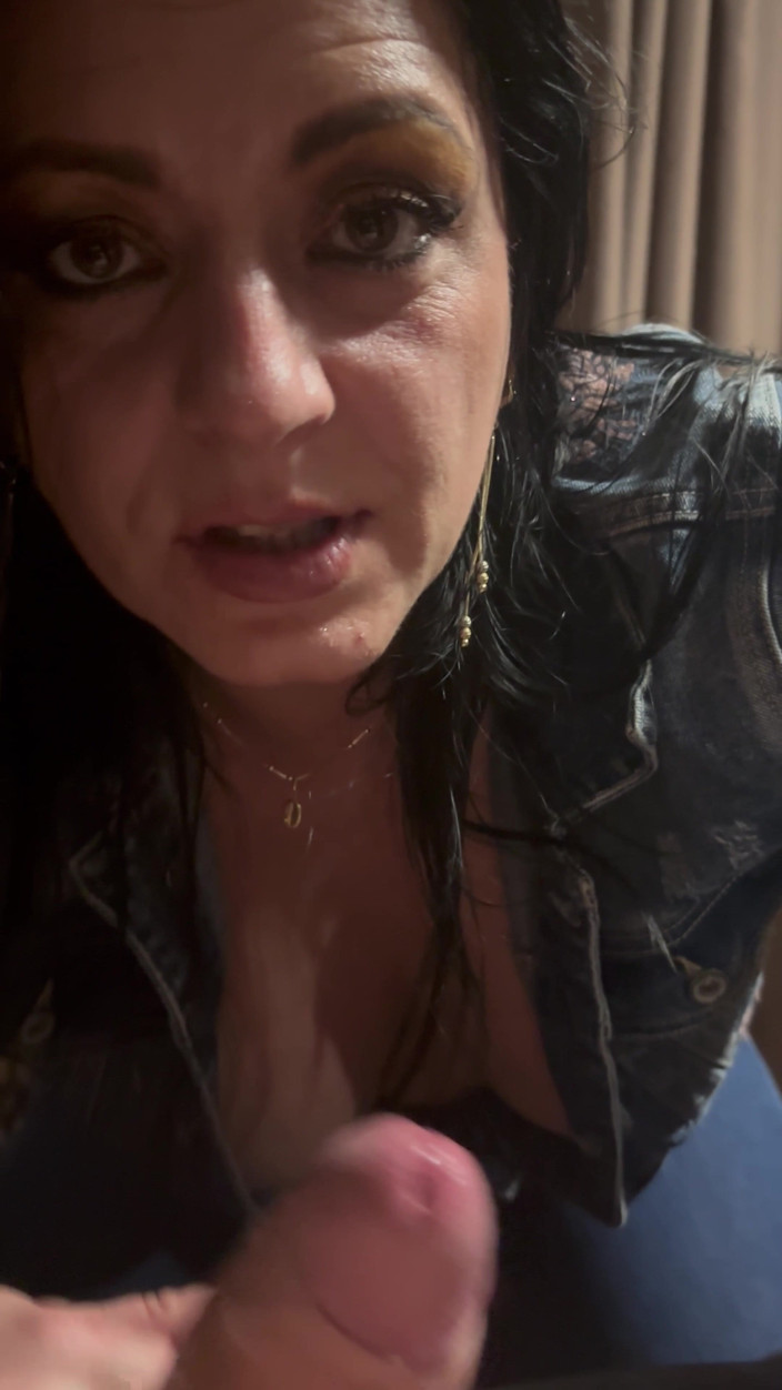 MilfyCalla: Denim Deepthroat, Gagging and Spit Play. Double Cum Swallow