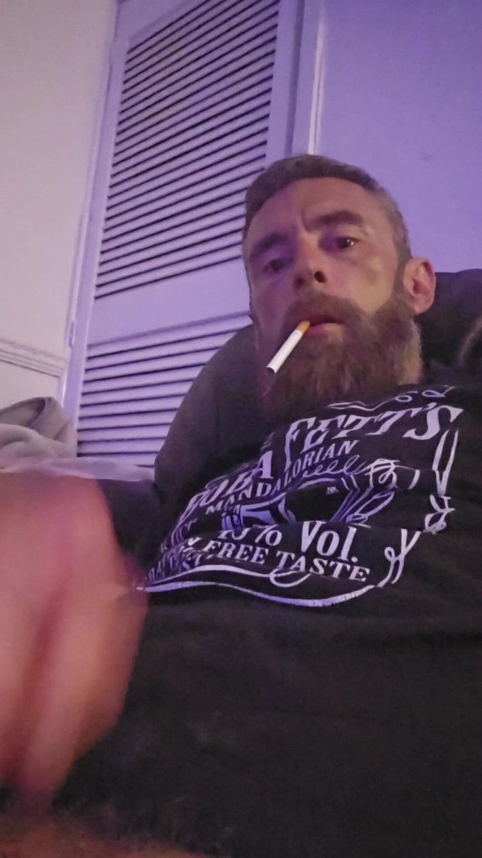 Smoking stoker: Wichsen und einen finger in meinen arsch rutschen