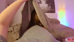 OlxRedFox: Ma belle-mère se faufile secrètement dans ma chambre pour me...