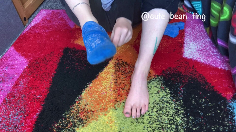 Alice Bean: Bohne strippt ihre socken
