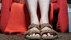 Dirty Jade: 穿着豹纹拖鞋溅到我的脚上