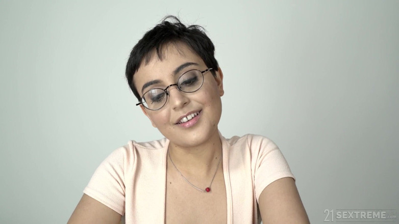 21 Sextreme: 21 Sextreme - laayak daadi ko taaja beb ke saath lesbiyan...
