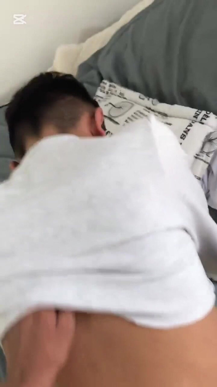 Jameslatin20cm: Primeiro pênis comendo galinha