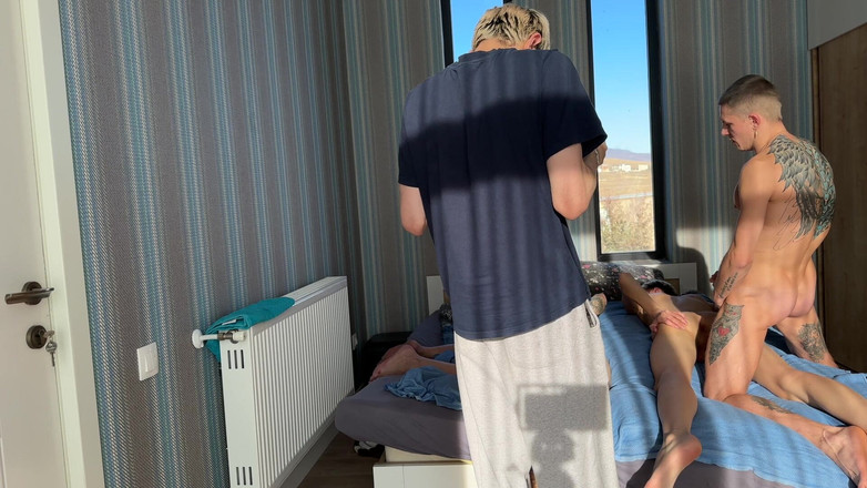 Sandro Jenner: मंच के पीछे डैडी और उनके सौतेले बेटे एक दूसरे के छेद फाड़ते हैं