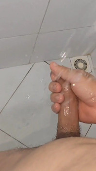 Strong Water in the Foreskin Excites the Glans Precum.