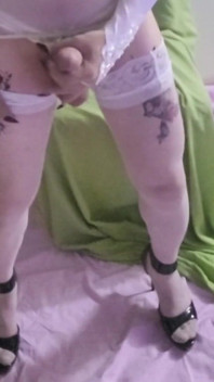 หยอกล้อและลูบไล้ Beatifullbigcock เหนือสีขาว