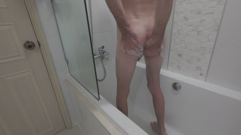 Big dick dadddy: La caméra de la douche m’a surpris en train de...