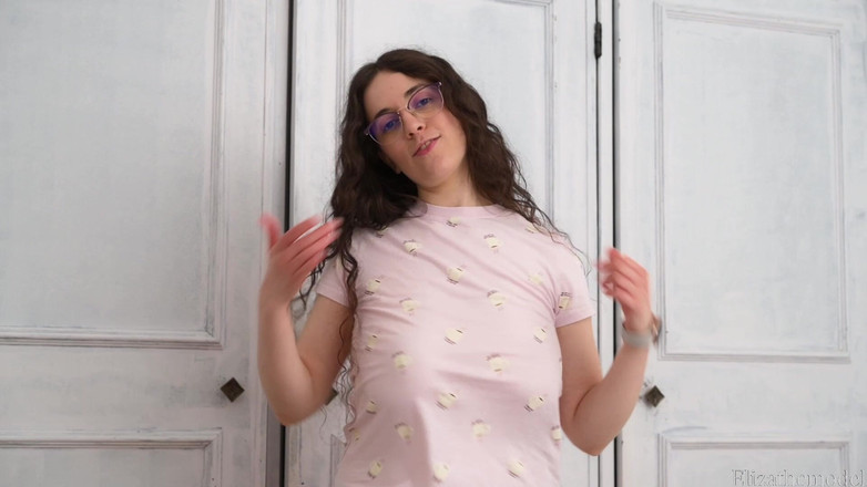 ElizaTheModel: Cabaran pinggir melantun tanpa bra