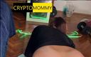 Crypto mommy: Анальна гра мамки, частина 2