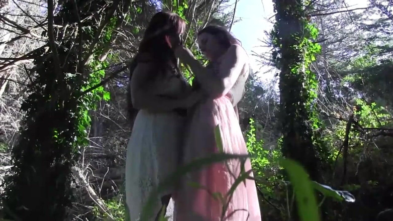 Lesbian Illusion: Lesbians Outdoor