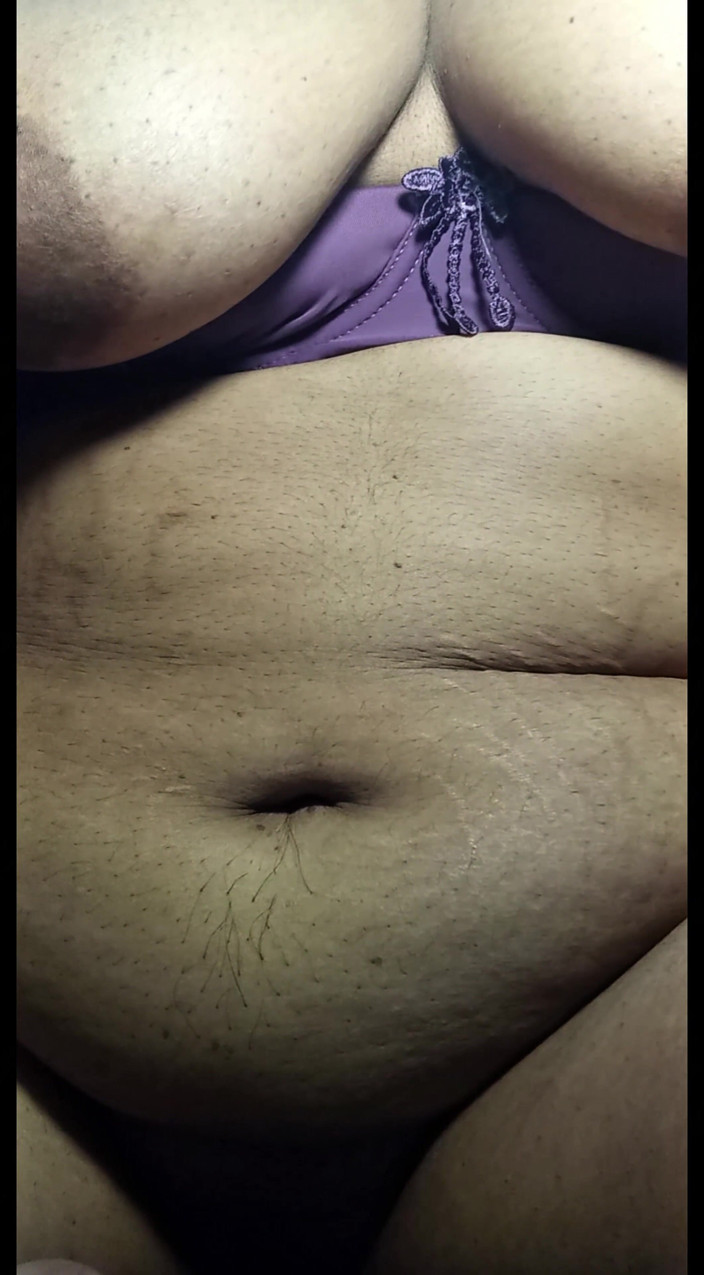 Black Adam: Bhabhi MILF desi melancap &amp; mengusap batang suami bahagian 2