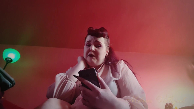 Mxtress Valleycat: Barefoot Giantess Bullies Freshman